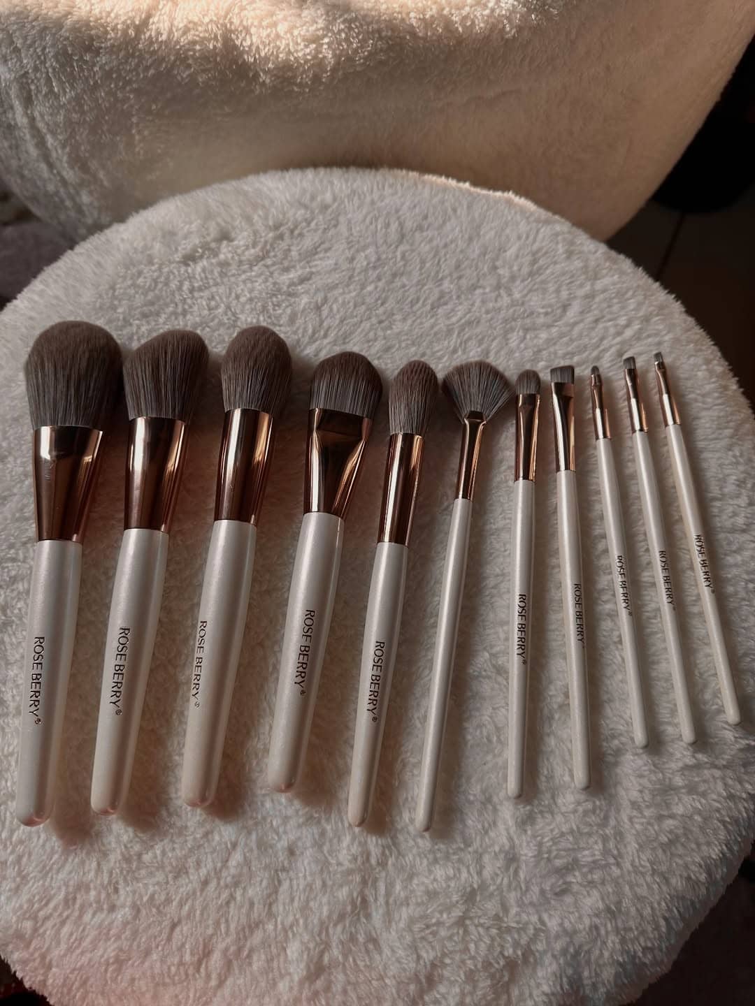 LE SET DE PINCEAUX MAQUILLAGE ROSE BERRY – 11 PIÈCES